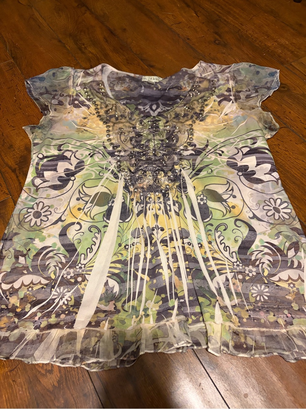 live and let live Sheer Floral Medallion Short Sleeve Top in Green and Cream
